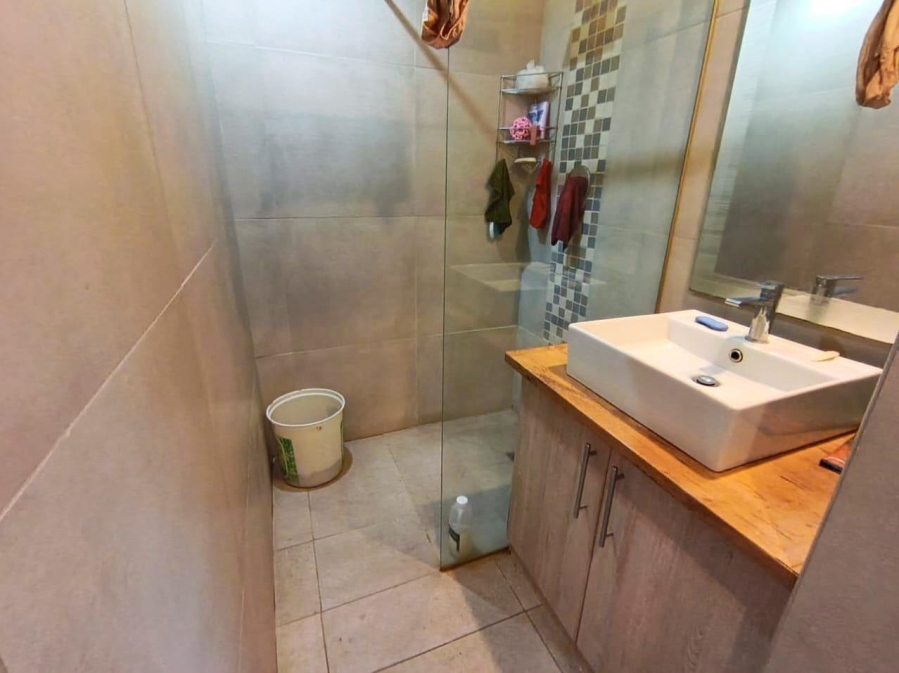 7 Bedroom Property for Sale in Langenhovenpark Free State